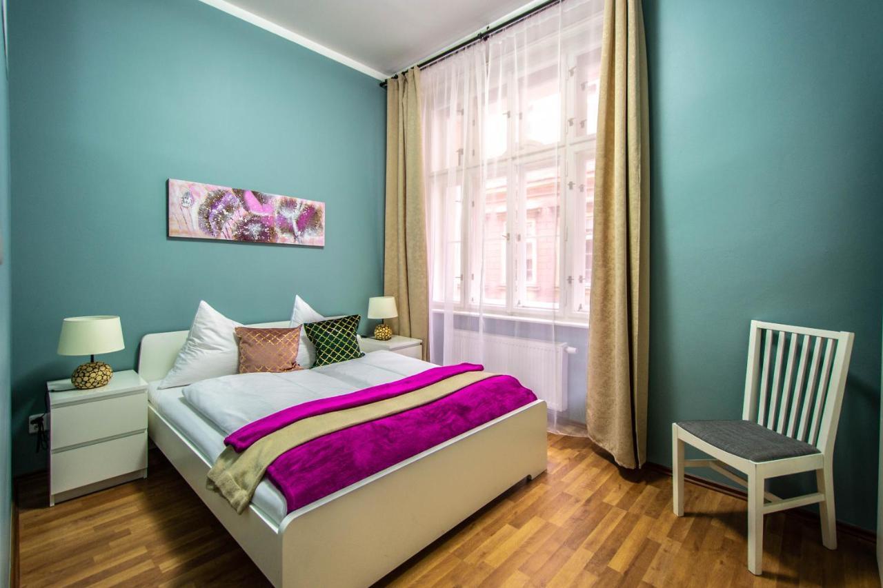 Ruzova Apartment By Ruterra Praag Buitenkant foto