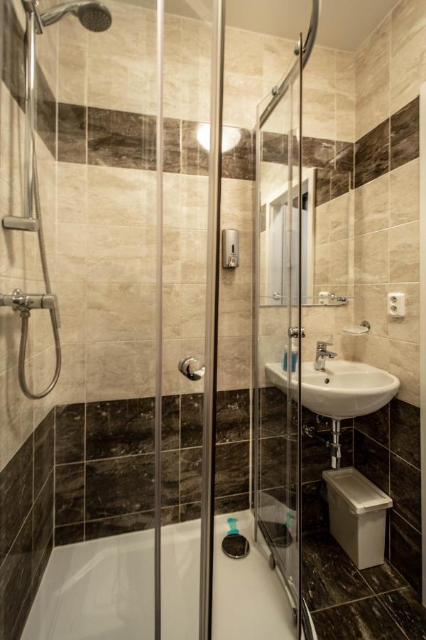 Ruzova Apartment By Ruterra Praag Buitenkant foto